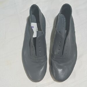 Gray Leather Shoes - Super Chic European Feel. Size 7